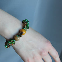 Load image into Gallery viewer, Green and yellow Agate stone bracelet with gold clasp