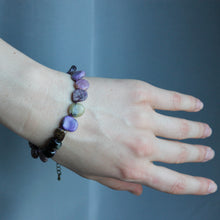 Load image into Gallery viewer, Purple Charoite stone bracelet with gold clasp